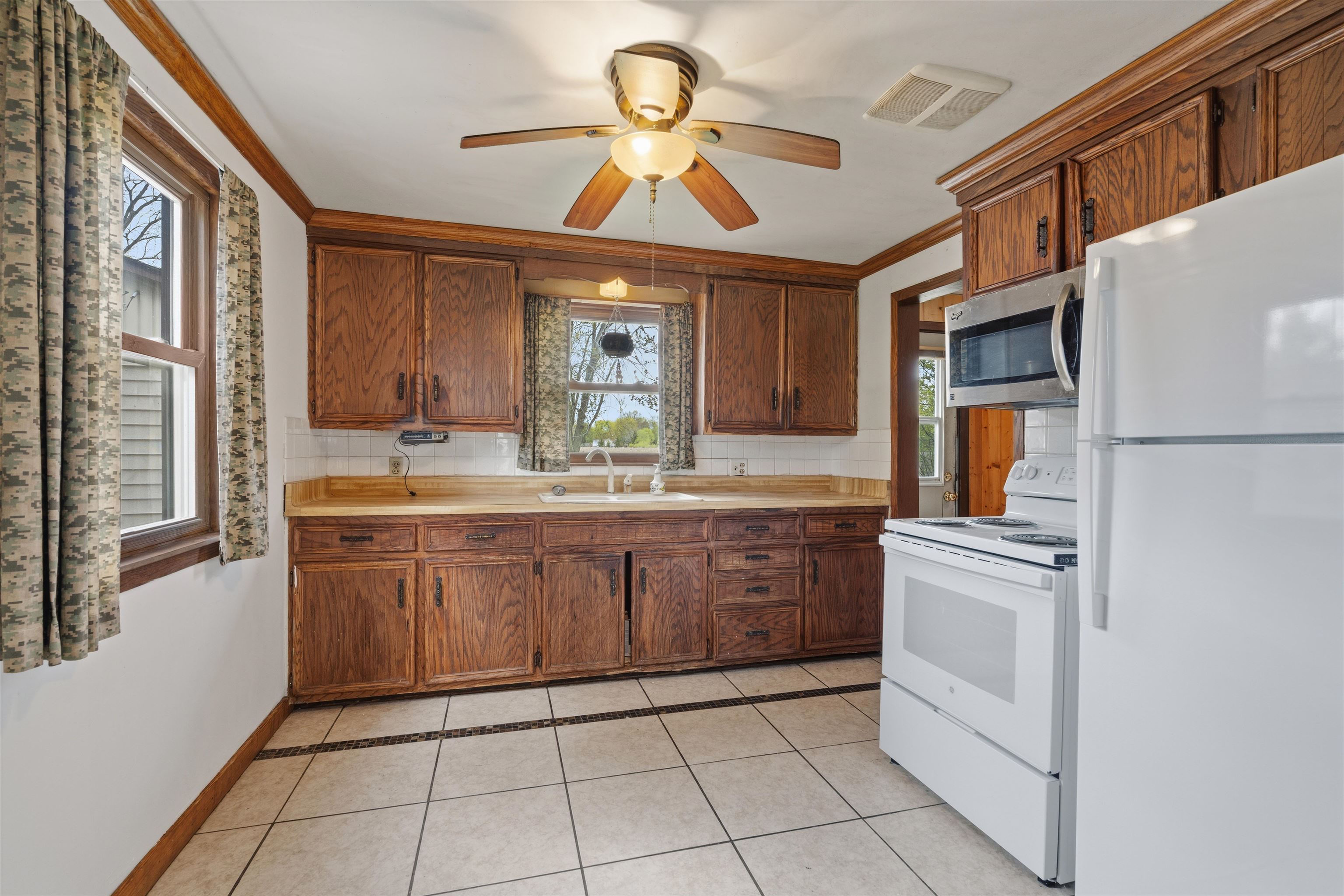 607 Hunters Point Road Neenah, WI 54956 - Photo 9 of 32