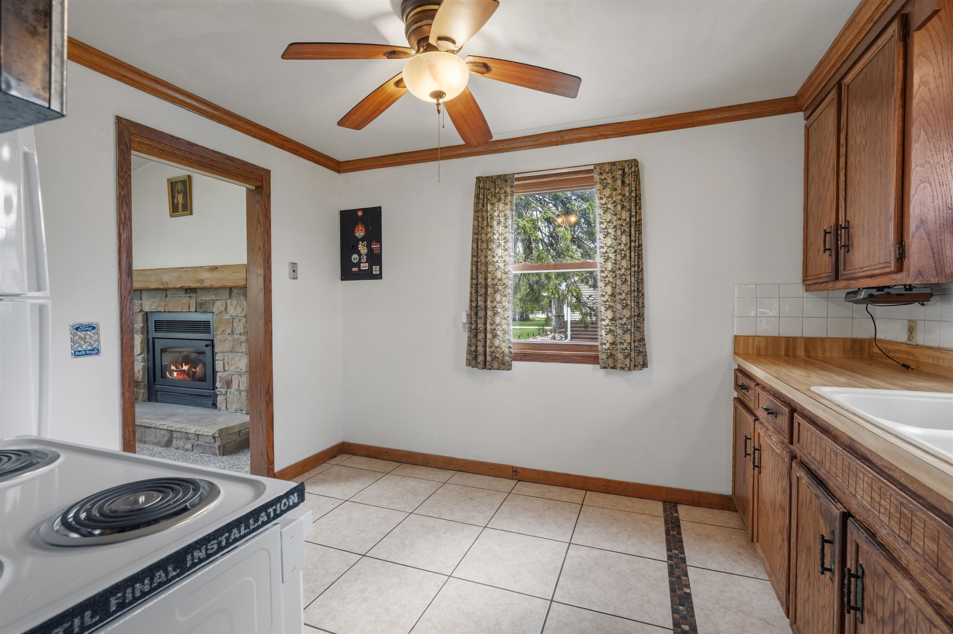 607 Hunters Point Road Neenah, WI 54956 - Photo 10 of 32
