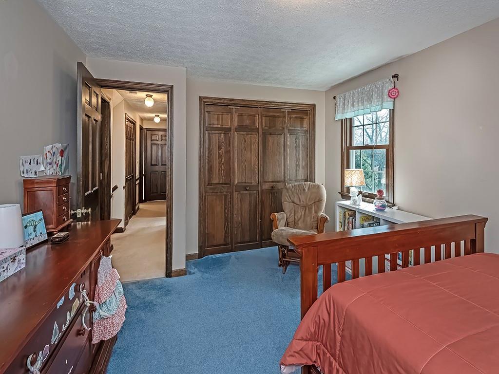 402 Dorseyville Road Pittsburgh, PA 15215 - Photo 21 of 33 a bedroom with furniture and windows