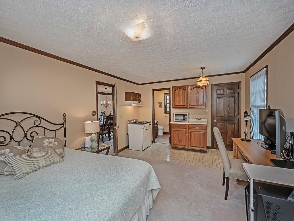 402 Dorseyville Road Pittsburgh, PA 15215 - Photo 24 of 33 a bedroom with a bed a desk and chair