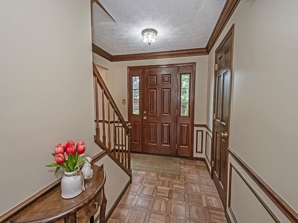 402 Dorseyville Road Pittsburgh, PA 15215 - Photo 3 of 33 a hallway with wooden floor and a potted plant