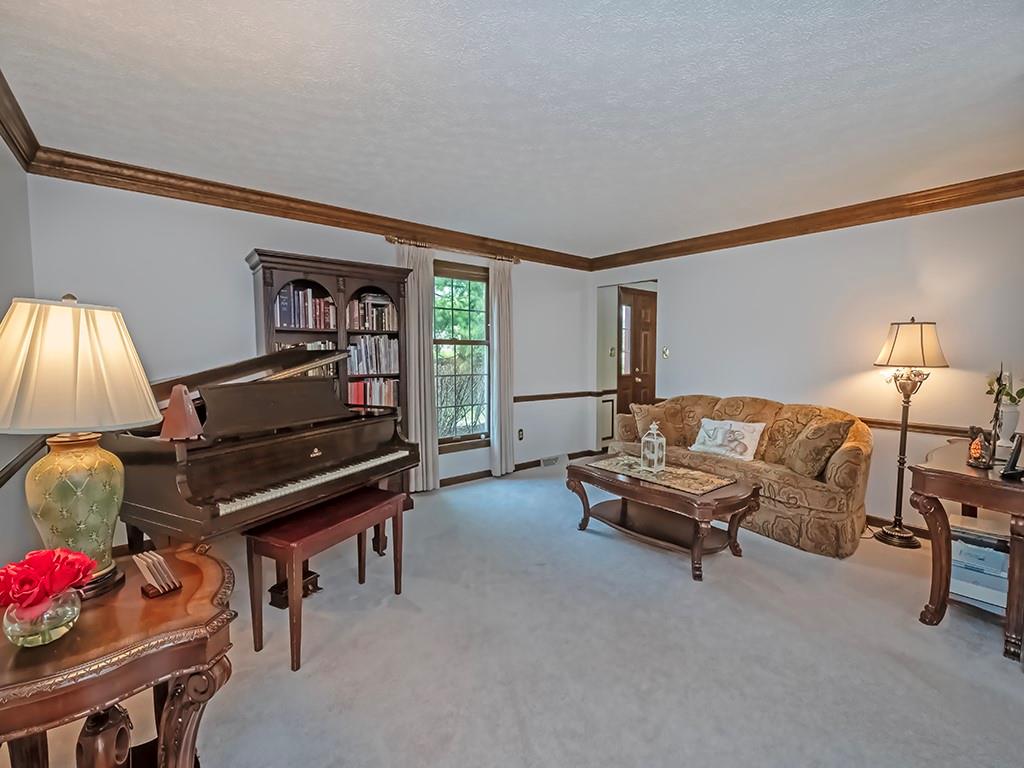 402 Dorseyville Road Pittsburgh, PA 15215 - Photo 6 of 33 a living room with furniture and a piano