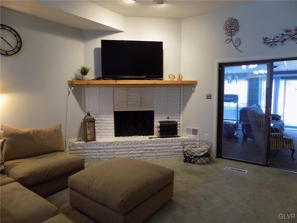 1550 Creekside Road Whitehall, PA 18052 - Photo 7 of 27