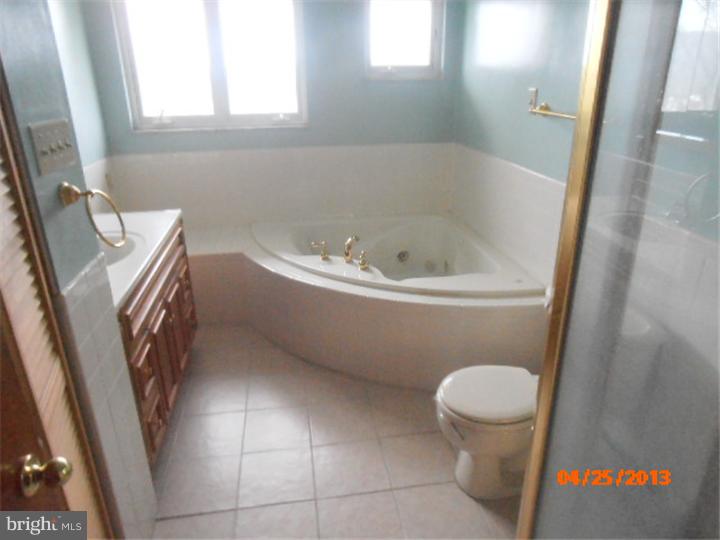 573 State Road Coopersburg, PA 18036 - Photo 4 of 12 Gallery Image 4