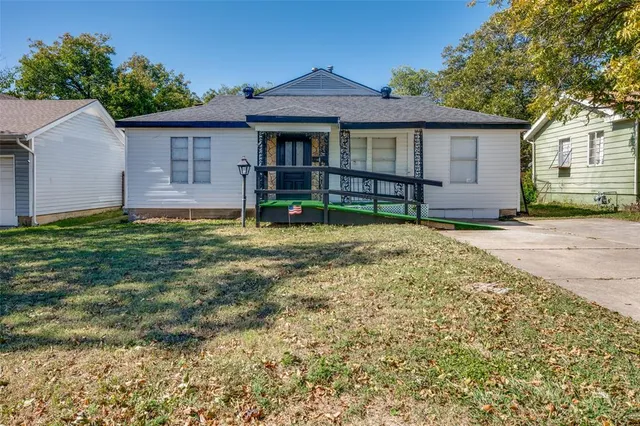 a view of a house with backyard porch and sitting area