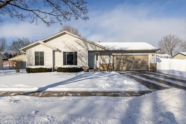 $389,900 | 927 Streblow Street, Onalaska, WI 54650