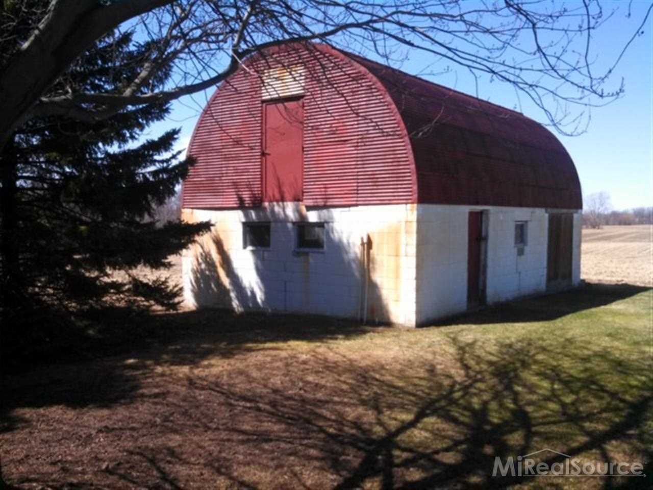 12332 Jeddo Road Yale, MI 48097 - Photo 4 of 6 This is a view of the barn.