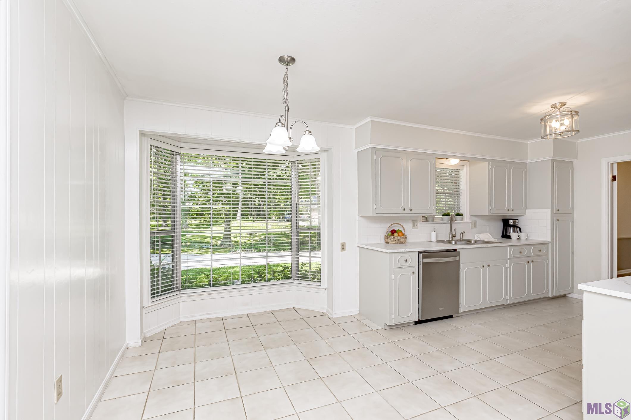 630 Rue Crozat Baton Rouge, LA 70810 - Photo 13 of 46 B'Fast Area & Kitch