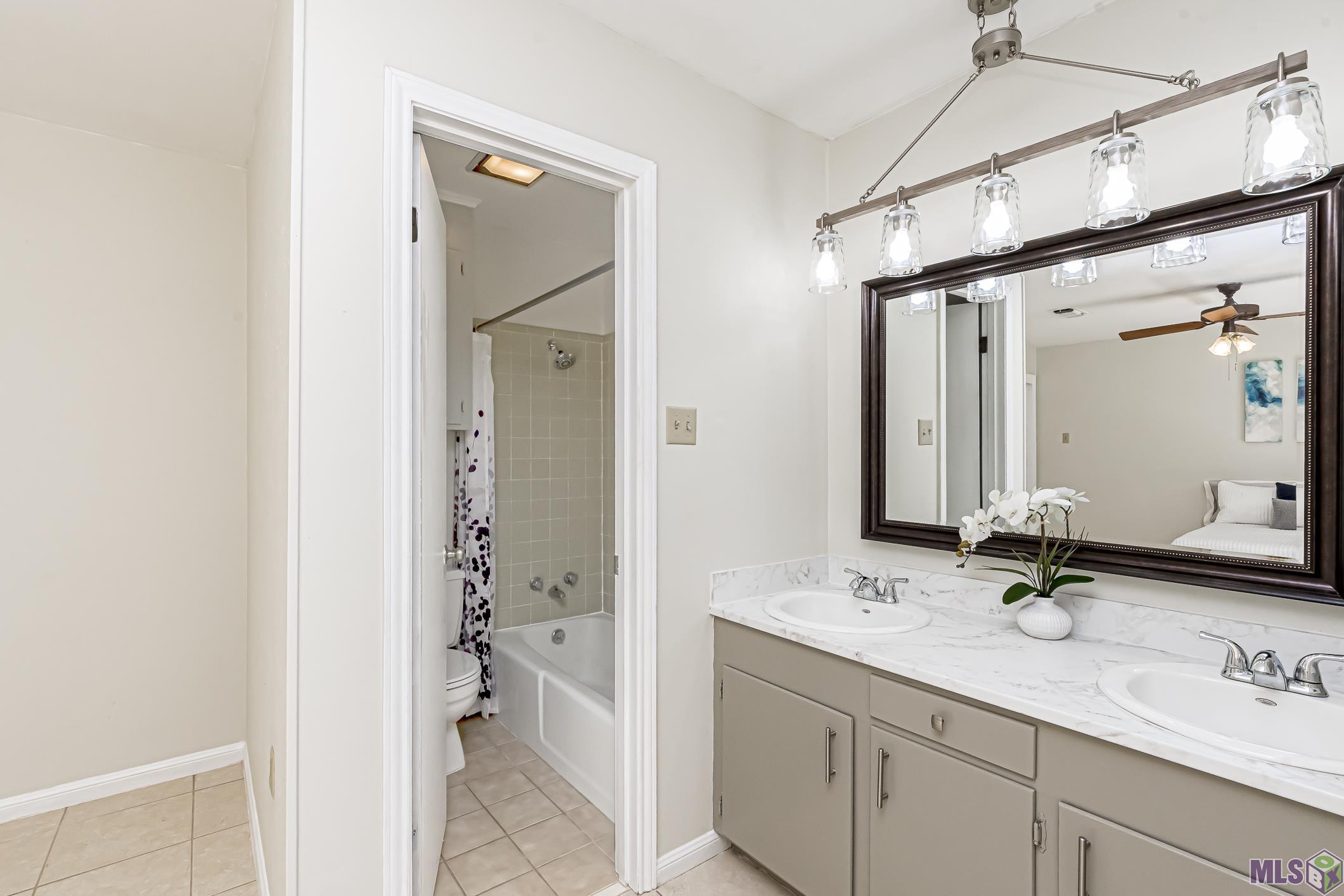 630 Rue Crozat Baton Rouge, LA 70810 - Photo 19 of 46 Primary Dual Vanity