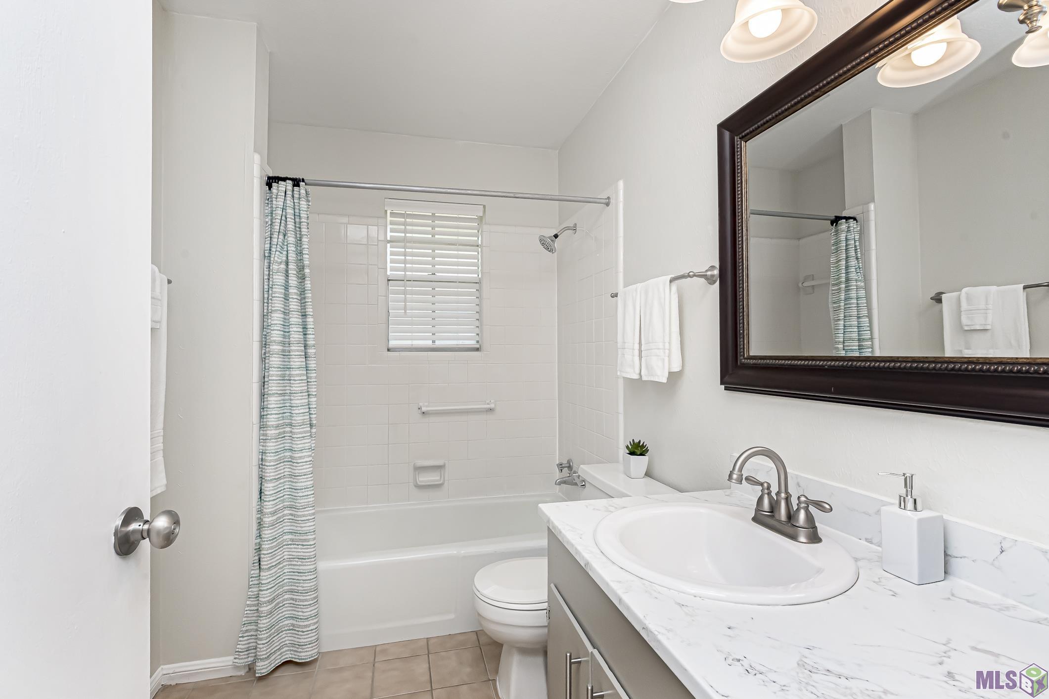 630 Rue Crozat Baton Rouge, LA 70810 - Photo 21 of 46 Hall Bath