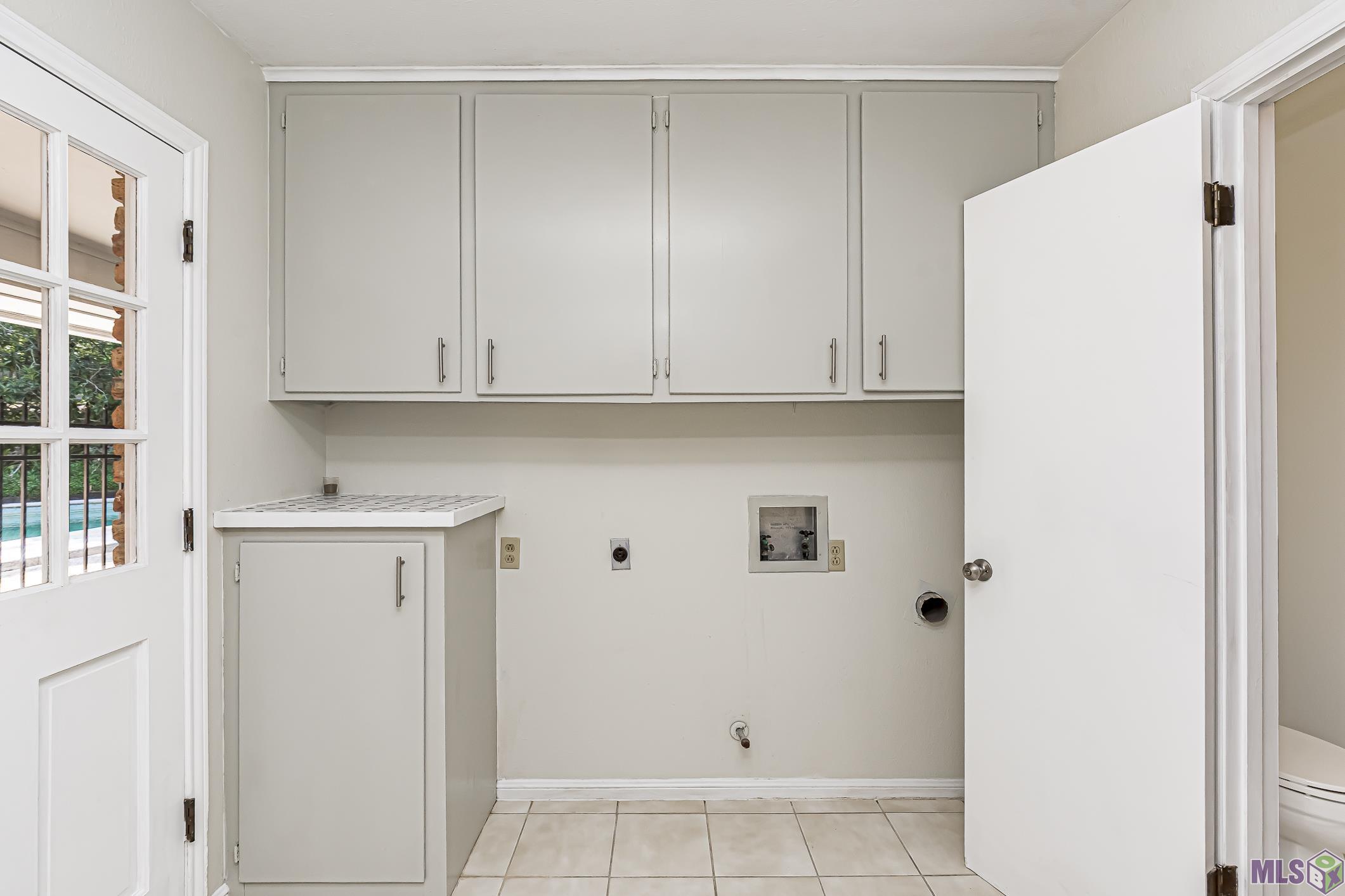 630 Rue Crozat Baton Rouge, LA 70810 - Photo 27 of 46 Laundry & Drop Zone