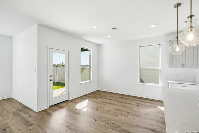 $389,020 | 434 Nightingale Avenue, Marion, TX 78124