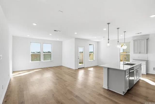 $389,020 | 434 Nightingale Avenue, Marion, TX 78124