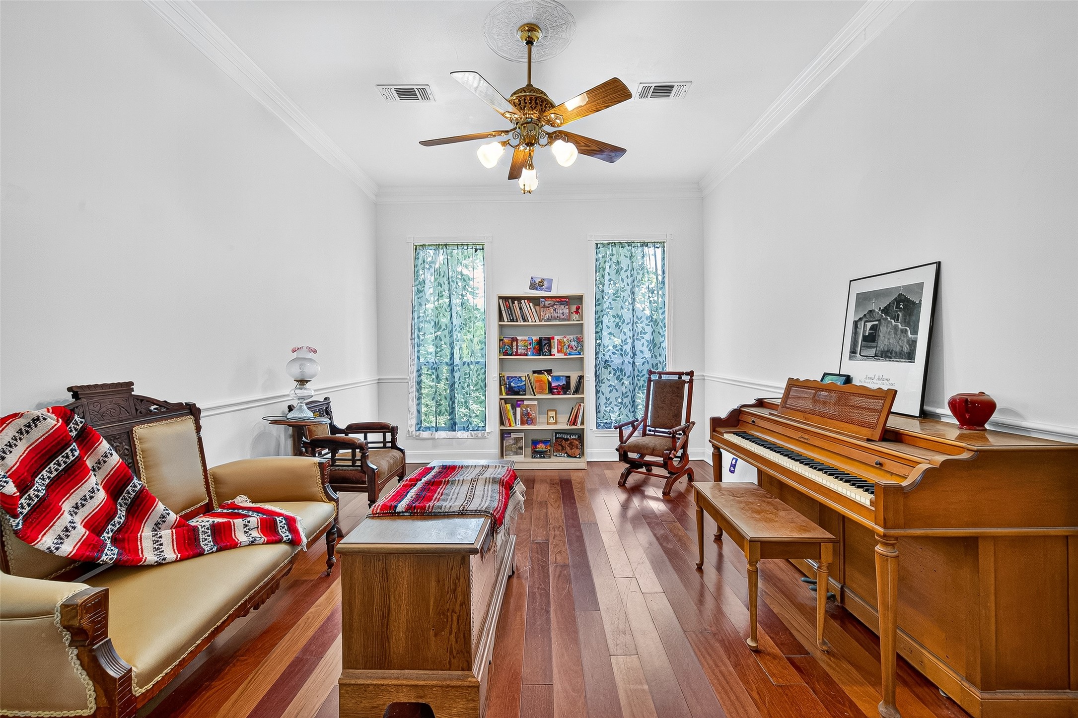 10116 Brighton Lane Houston, TX 77031 - Photo 15 of 50 a living room with furniture and a wooden floor