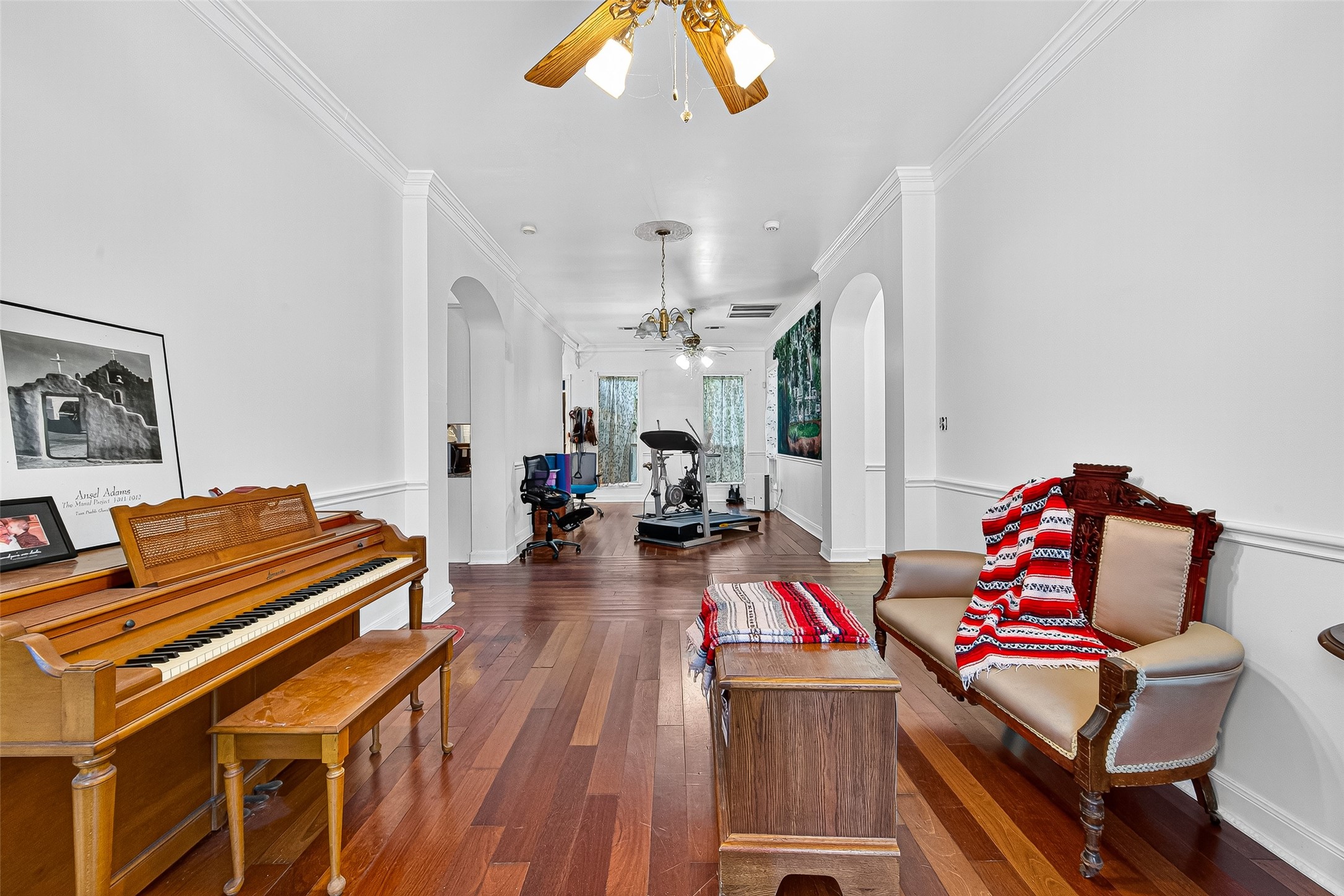 10116 Brighton Lane Houston, TX 77031 - Photo 19 of 50 a living room with furniture and wooden floor