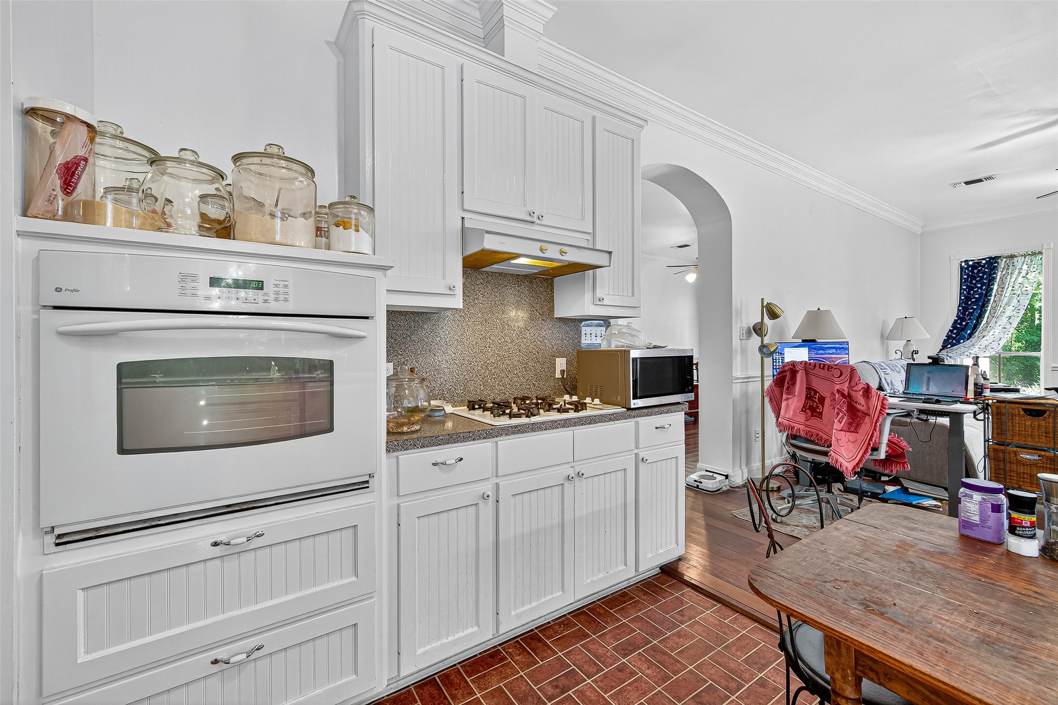 10116 Brighton Lane Houston, TX 77031 - Photo 25 of 50 a living room with furniture and flat screen tv