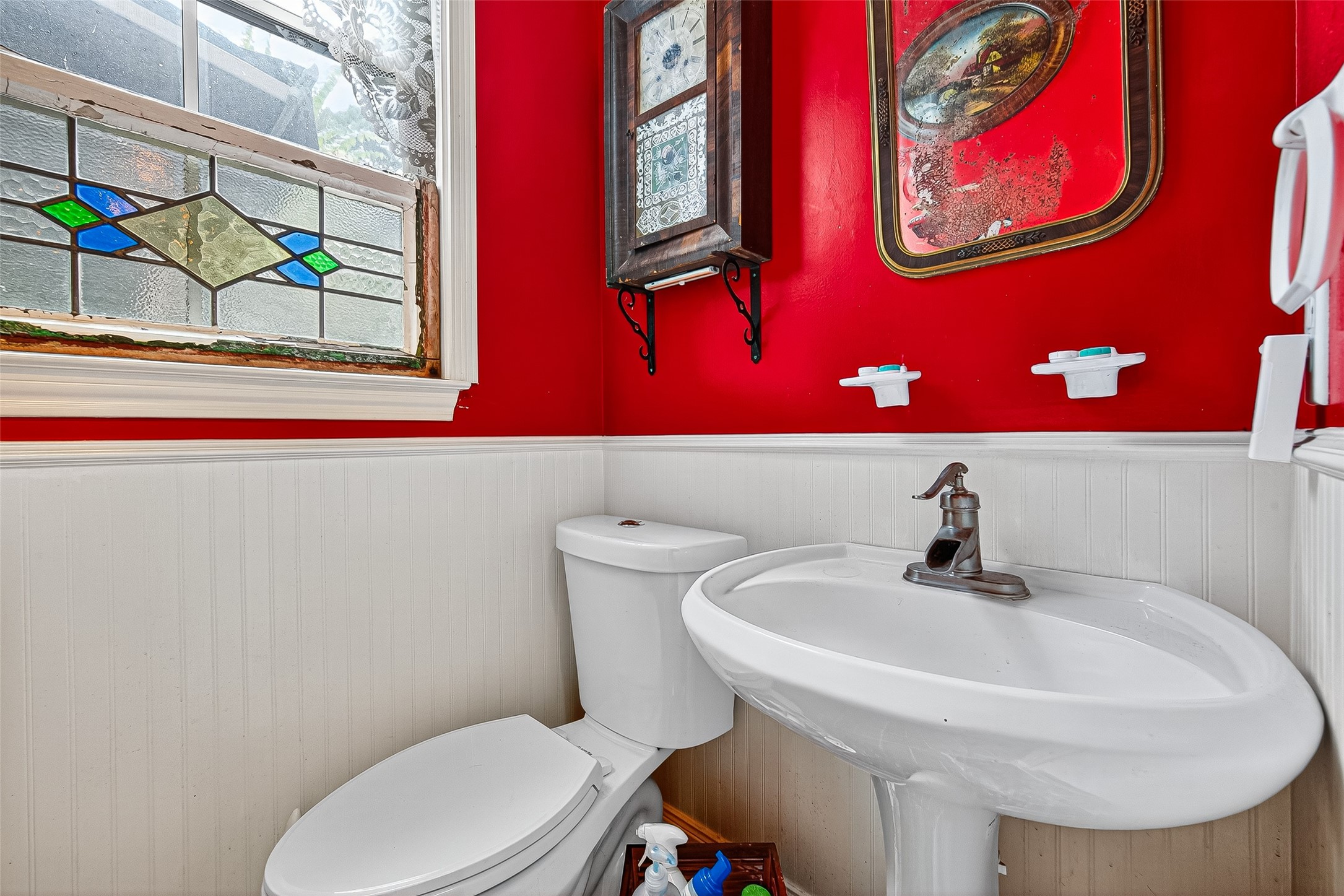 10116 Brighton Lane Houston, TX 77031 - Photo 28 of 50 a bathroom with a toilet and a sink