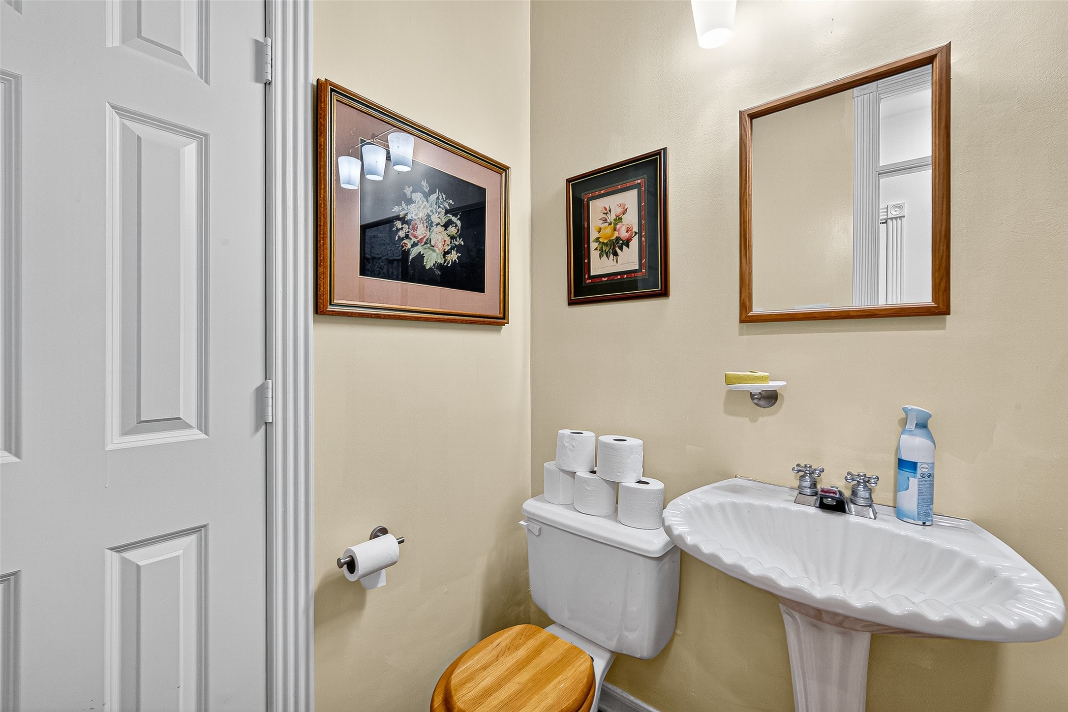 10116 Brighton Lane Houston, TX 77031 - Photo 37 of 50 a bathroom with a toilet a sink and mirror