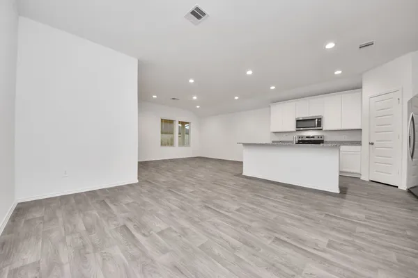 $2,100 | 2227 Laurel Bloom Lane, Sealy, TX 77474