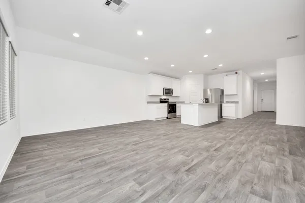 $2,100 | 2227 Laurel Bloom Lane, Sealy, TX 77474