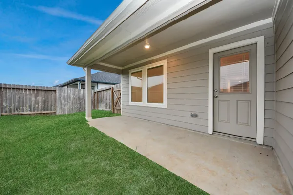 $2,100 | 2227 Laurel Bloom Lane, Sealy, TX 77474