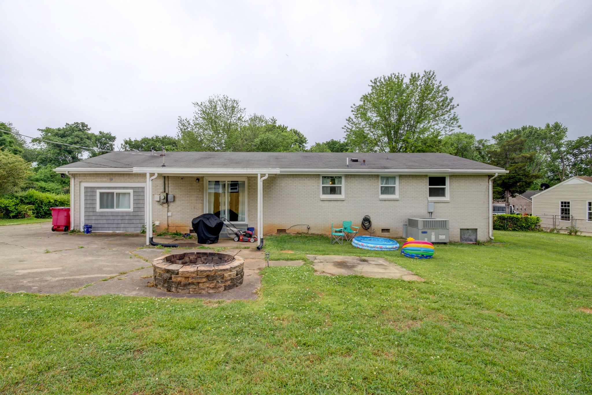 309 Burch Road Clarksville, TN 37042 - Photo 12 of 12 a house view with a sitting space and garden