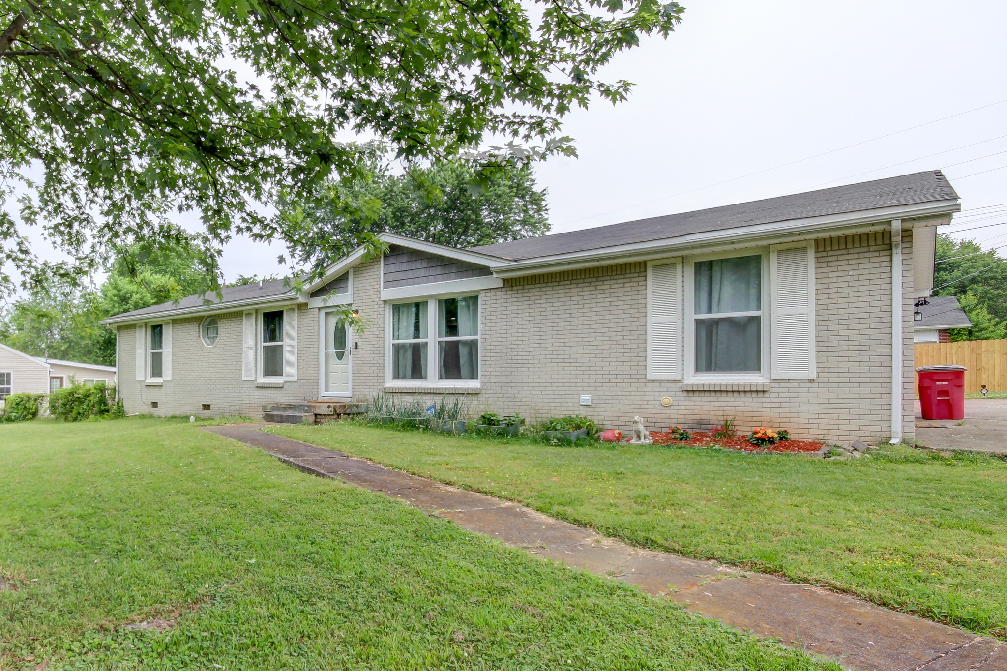 309 Burch Road Clarksville, TN 37042 - Photo 3 of 12 a front view of house with yard