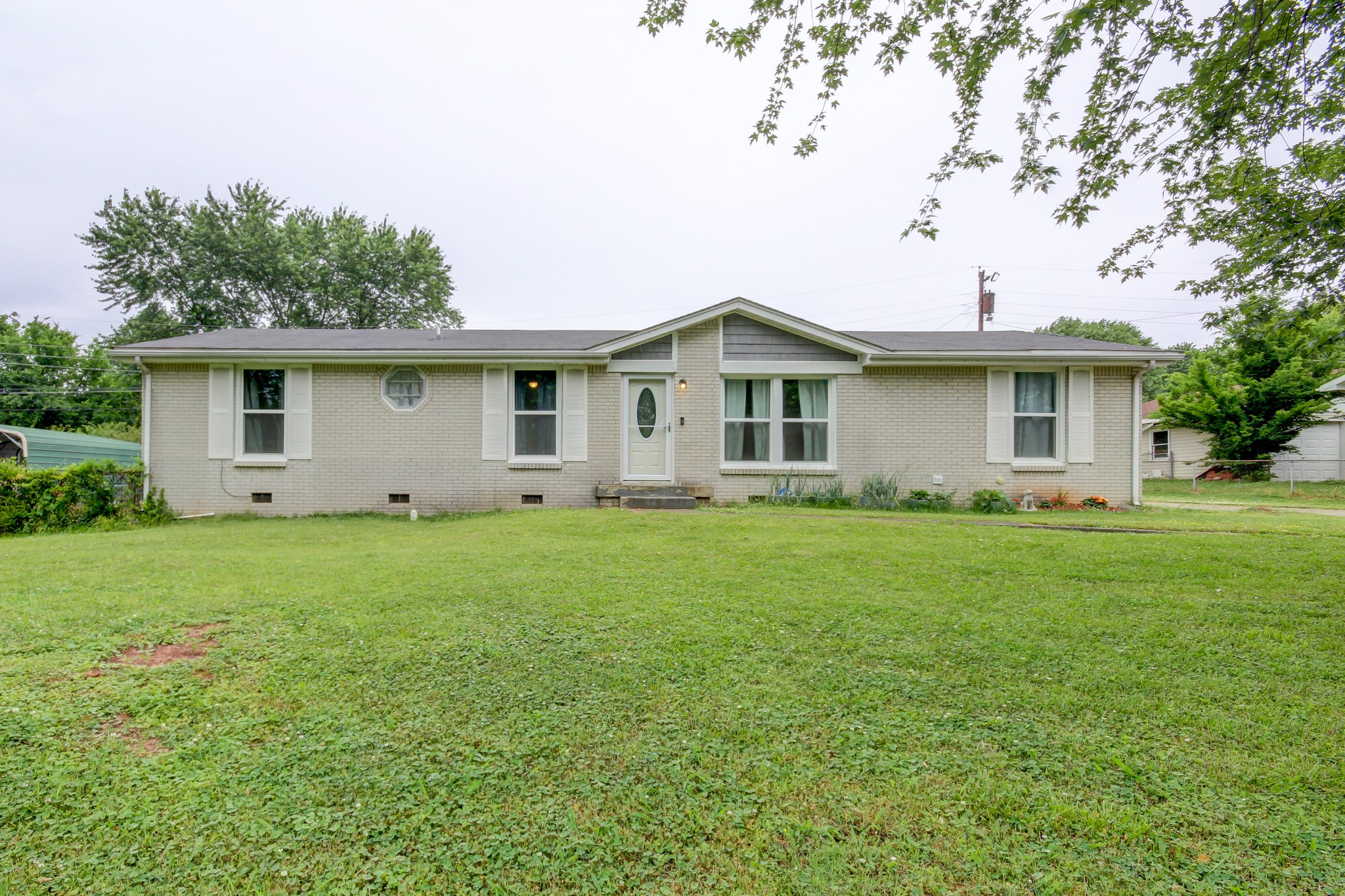 309 Burch Road Clarksville, TN 37042 - Photo 4 of 12 a front view of house with yard and green space