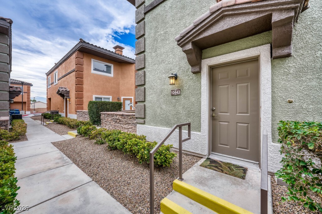 10443 Alpine Edge Avenue Las Vegas, NV 89129 - Photo 3 of 17