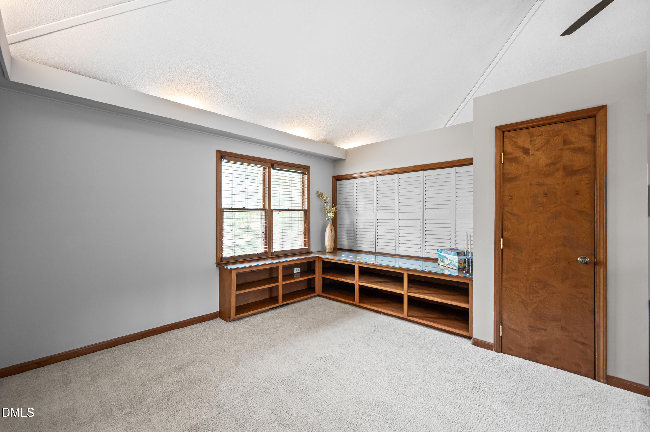 3506 Mill Run Raleigh, NC 27612 - Photo 7 of 28 Living Area