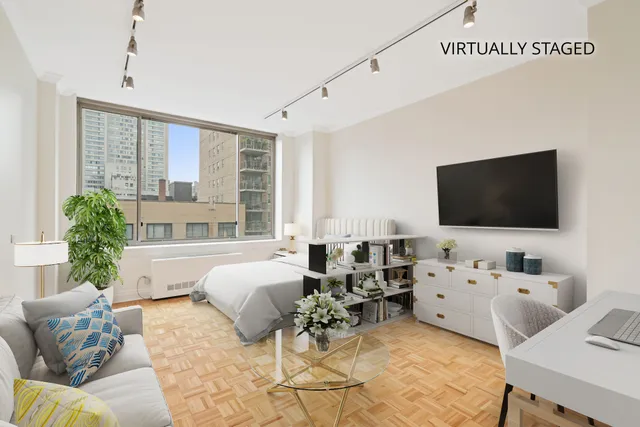 $695,000 | 350 East 82nd Street, Unit 7G | Upper East Side