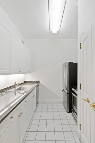 $695,000 | 350 East 82nd Street, Unit 7G | Upper East Side