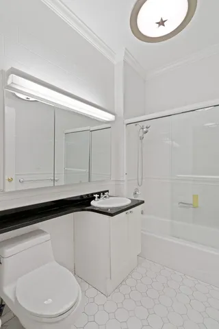 $695,000 | 350 East 82nd Street, Unit 7G | Upper East Side