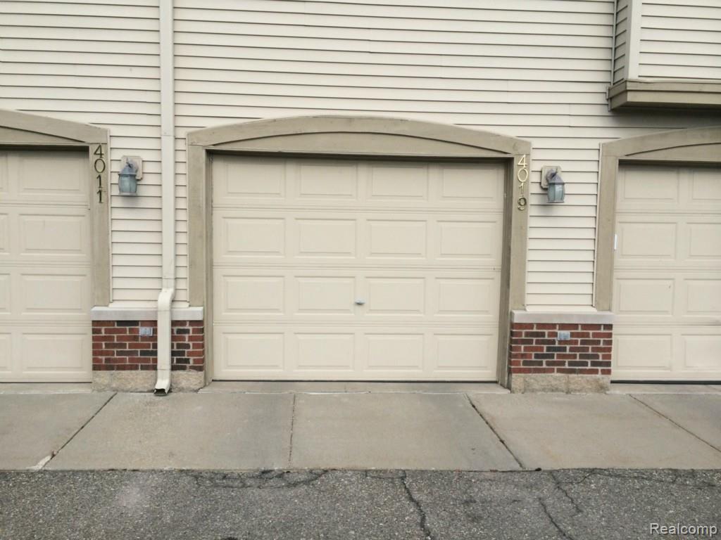 4019 Hampton Ridge Boulevard, Unit 11 Howell, MI 48843 - Photo 3 of 24