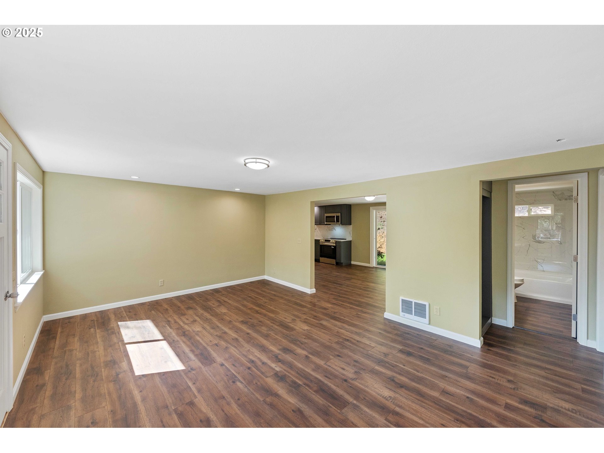 60422 Foxglove Road Coos Bay, OR 97420 - Photo 4 of 35