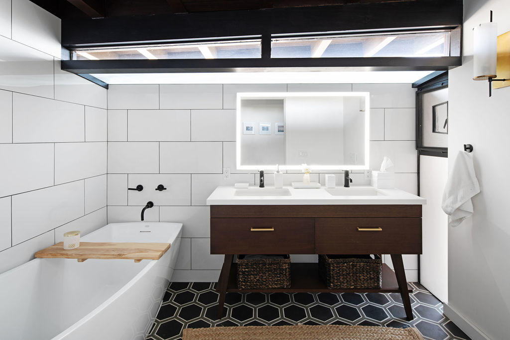 81 Chase Drive Santa Barbara, CA 93108 - Photo 12 of 22 a bathroom with a sink and a bathtub