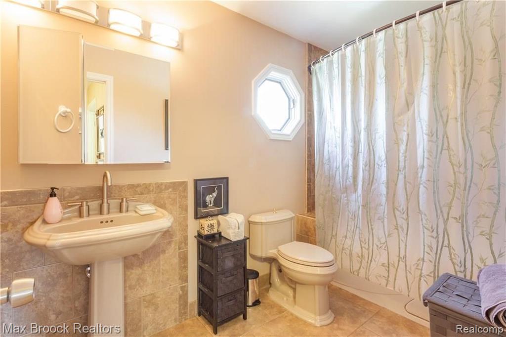 2223 Crystal Drive, Unit 24 Rochester Hills, MI 48309 - Photo 28 of 41
