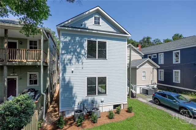 $2,950 | 1720 Barnard Street, Savannah, GA 31401