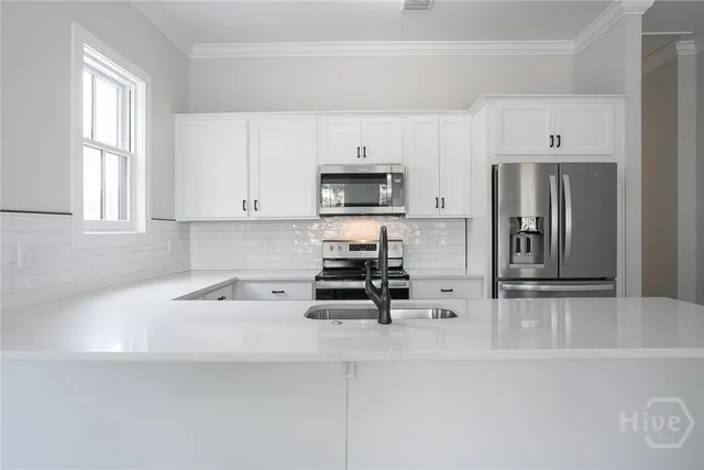 $2,950 | 1720 Barnard Street, Savannah, GA 31401