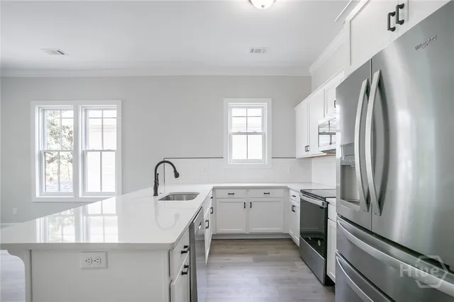 $2,950 | 1720 Barnard Street, Savannah, GA 31401