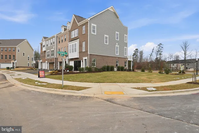 a view of building with yard