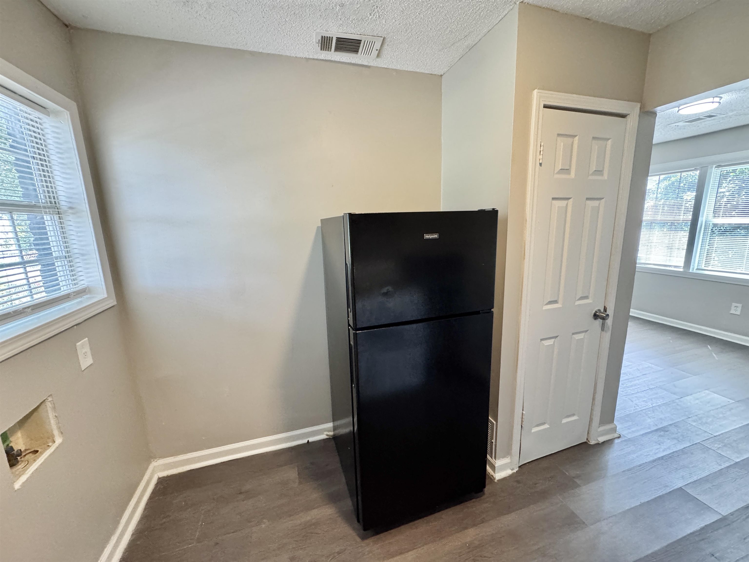 1825 Castalia Street Memphis, TN 38114 - Photo 26 of 30 an empty room with windows and closet