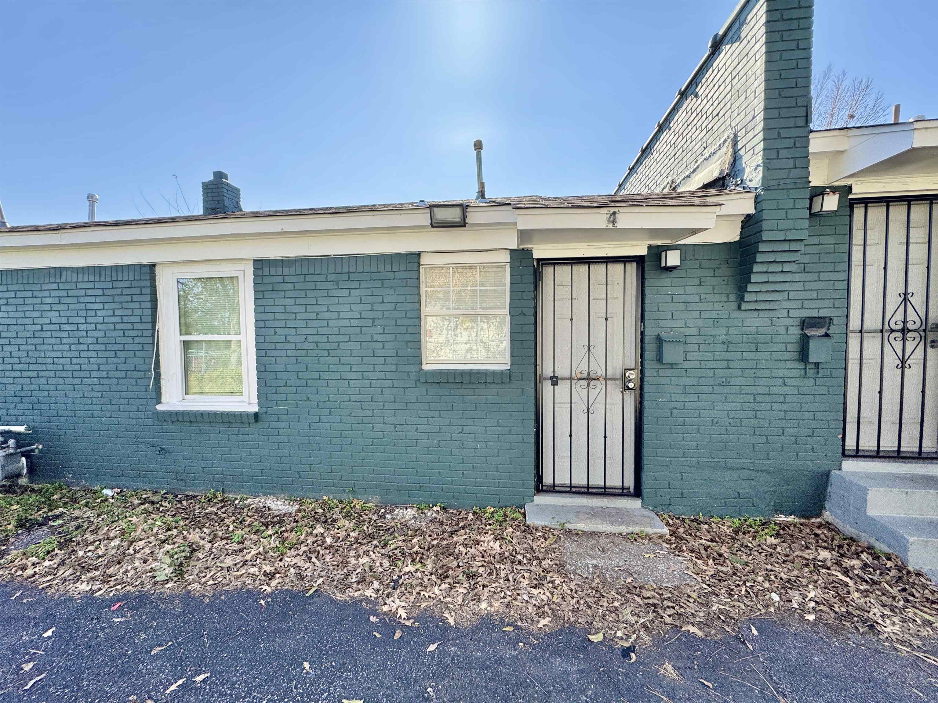 1825 Castalia Street Memphis, TN 38114 - Photo 3 of 30 a front view of a house
