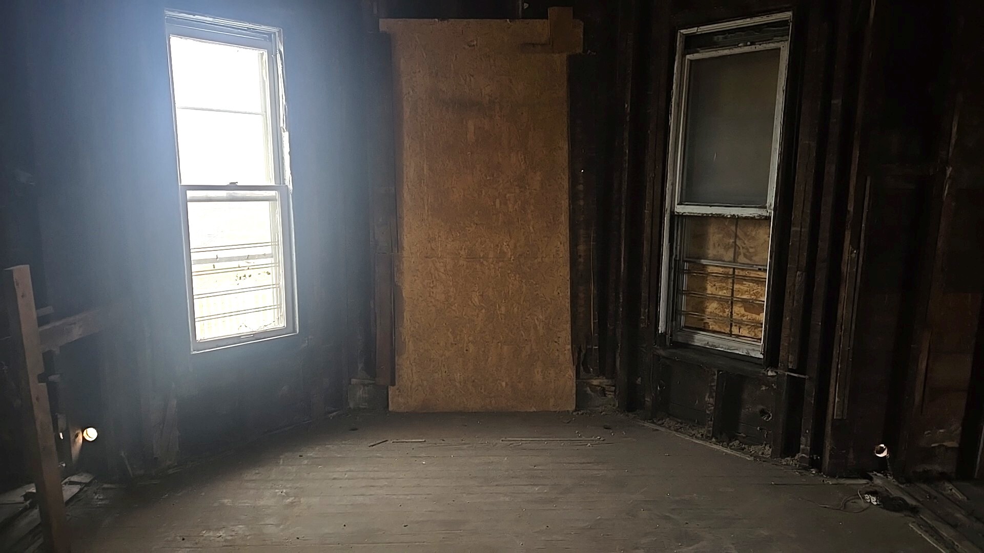 738 West 103rd Street Chicago, IL 60628 - Photo 9 of 20 an empty room that has a window in it