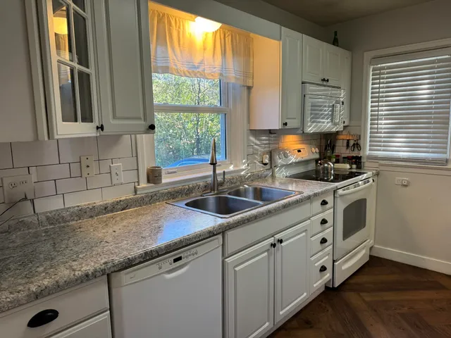 $299,900 | 110 East Chisholm Street, Duluth, MN 55803