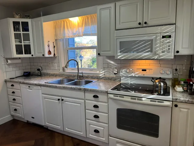 $299,900 | 110 East Chisholm Street, Duluth, MN 55803