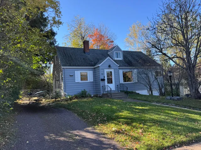 $299,900 | 110 East Chisholm Street, Duluth, MN 55803