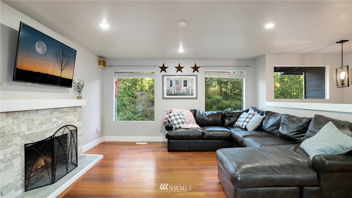 5903 147th Street Southwest Edmonds, WA 98026 - Photo 3 of 27 Gallery Image 3