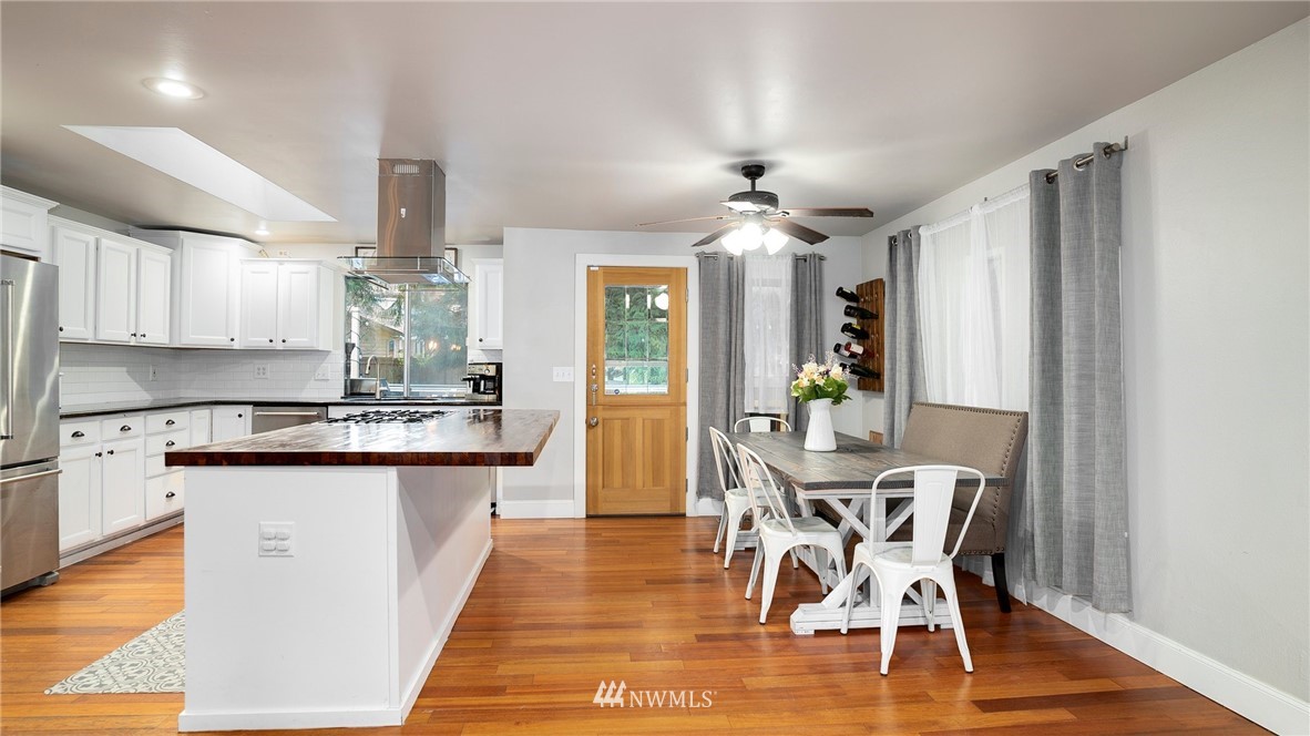 5903 147th Street Southwest Edmonds, WA 98026 - Photo 4 of 27 Gallery Image 4