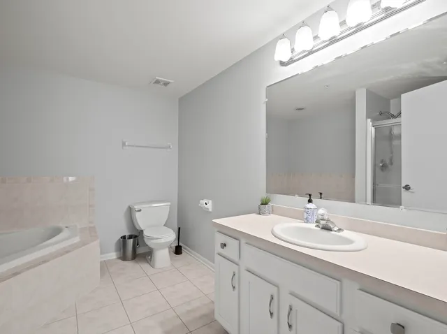 $279,222 | 7759 Bristol Park Drive, Unit 2SE, Tinley Park, IL 60477